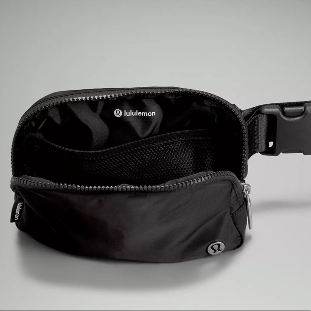 NWT Lululemon Everywhere Belt Bag Wordmark - Picture 4 of 7